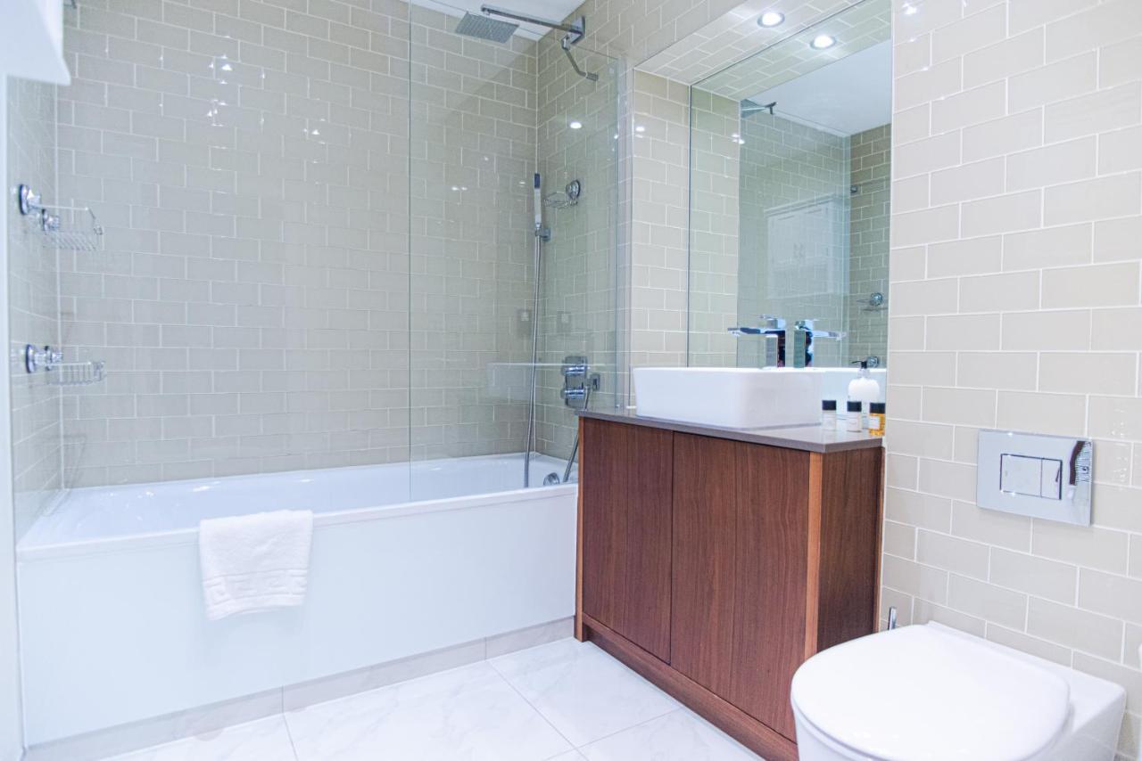 Stunning 1-bed In Lincoln Plaza Appartamento Londra