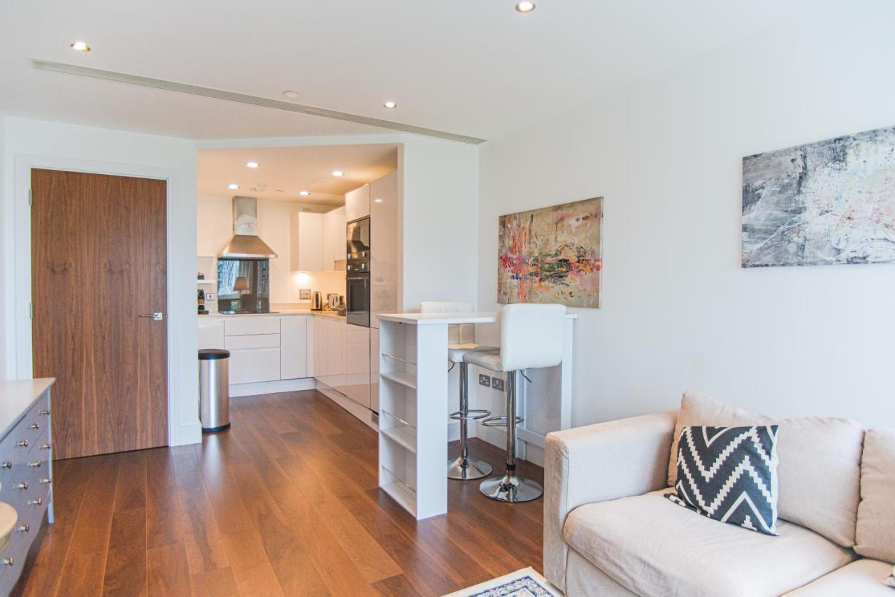 Stunning 1-bed In Lincoln Plaza Appartamento Londra